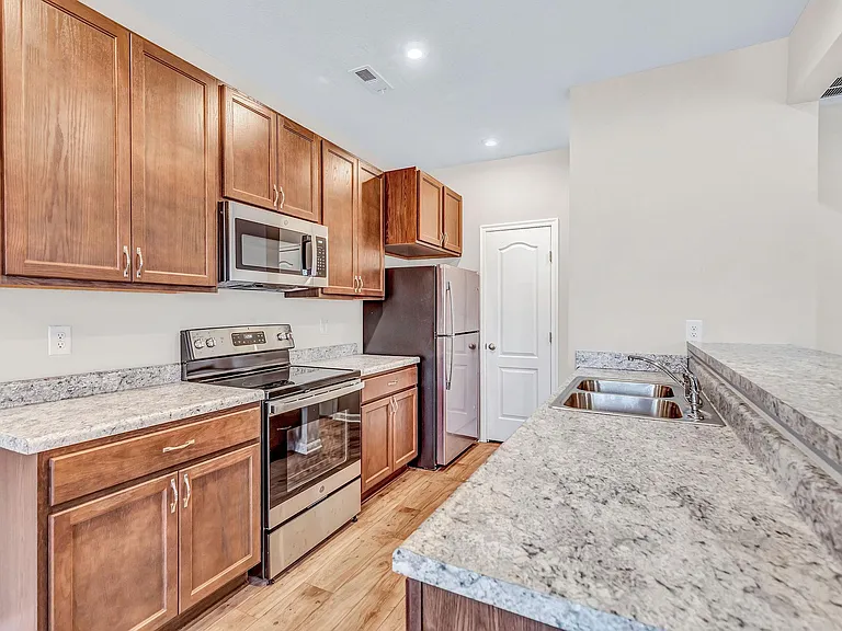 5849 Parkview Ln — Photo 12