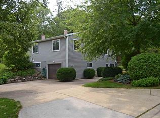 5225 Old Middleton Rd, Madison, WI 53705