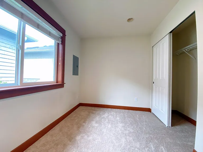 North bedroom (around 7'9"x6'9")