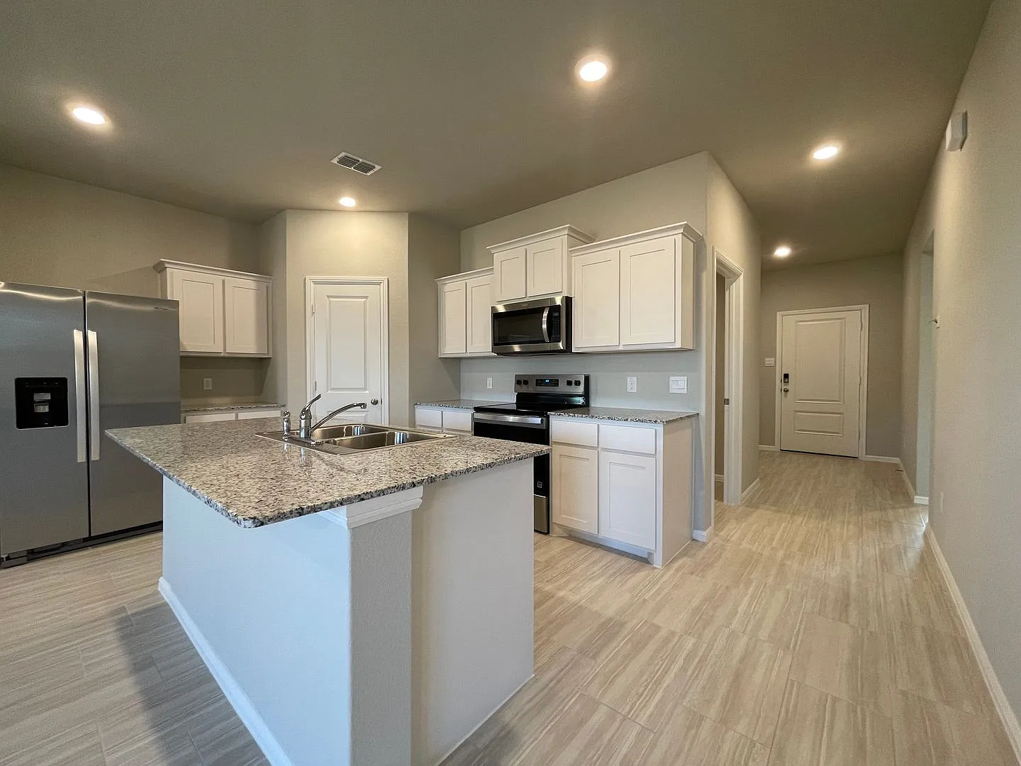 Available Now 3 Bedroom 2 Bath Home In Cleburne — Photo 2