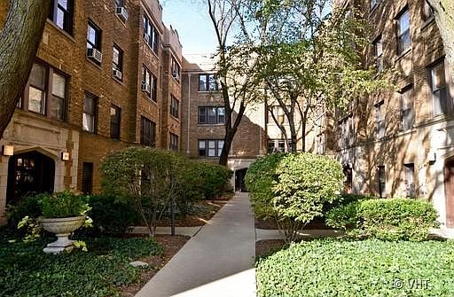 1st image of 864 W Barry Ave APT G
