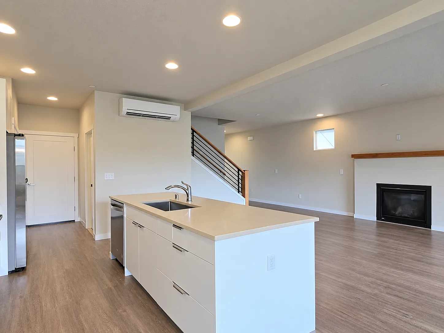 3 bed, 1551 sqft, $2,995 — Photo 4