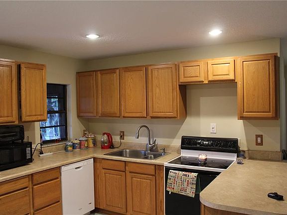 2nd image of 6431 SE Clairmont Pl