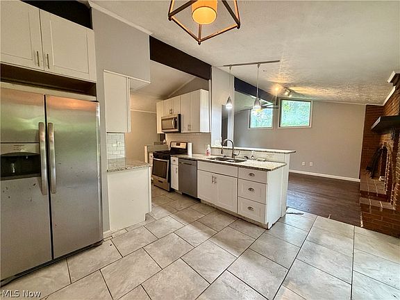 4th image of 10174 W River Rd