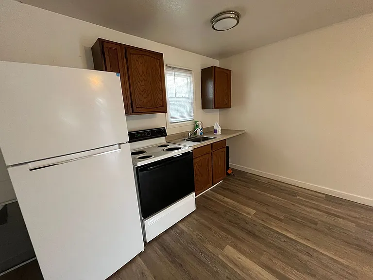 1403 E Main St — Photo 4
