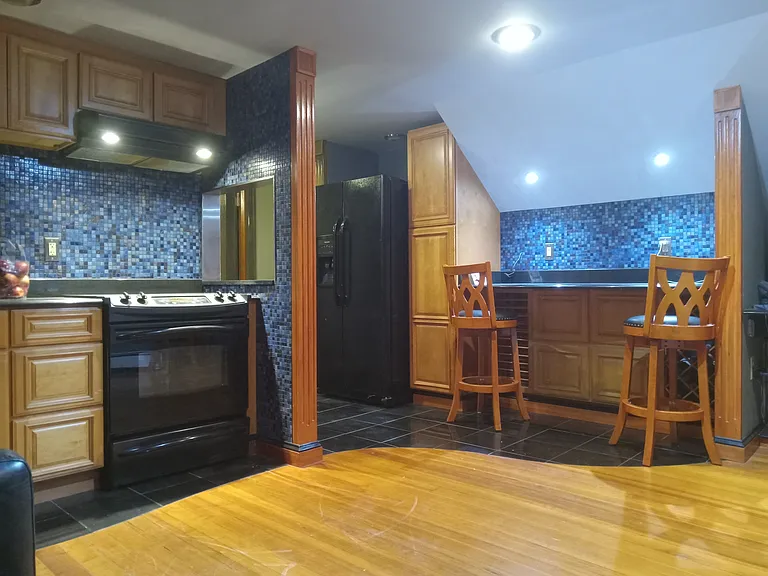 1034 N Main St — Photo 7