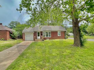 1102 N Crestway St, Wichita, KS 67208