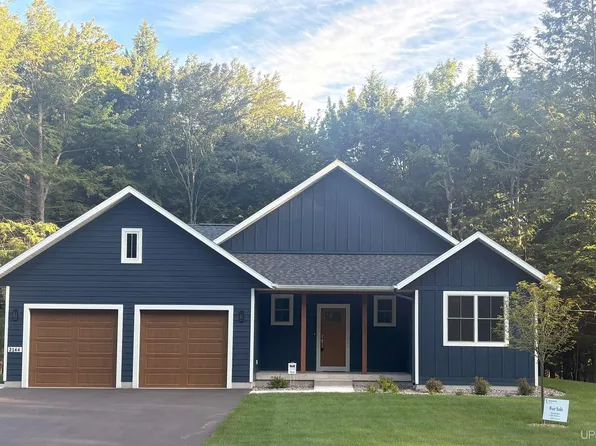 3144 Hemlock Dr, Marquette, MI 49855