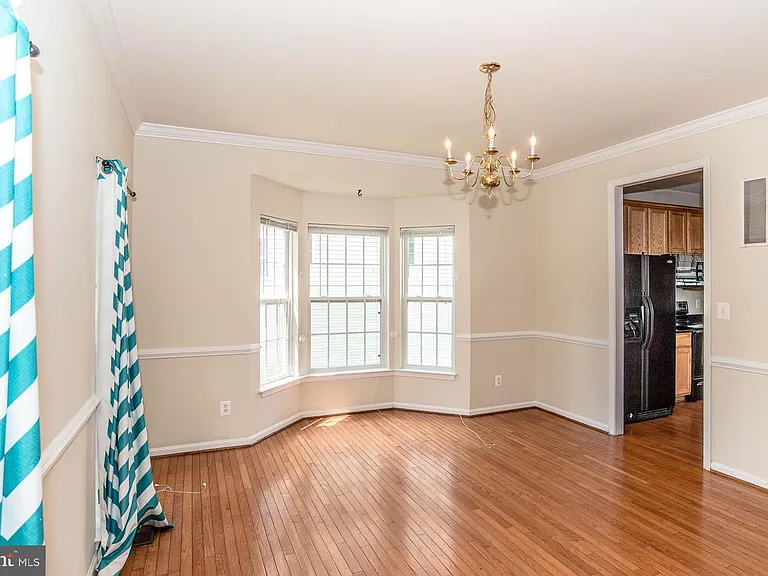8004 Towering Oak Way — Photo 6