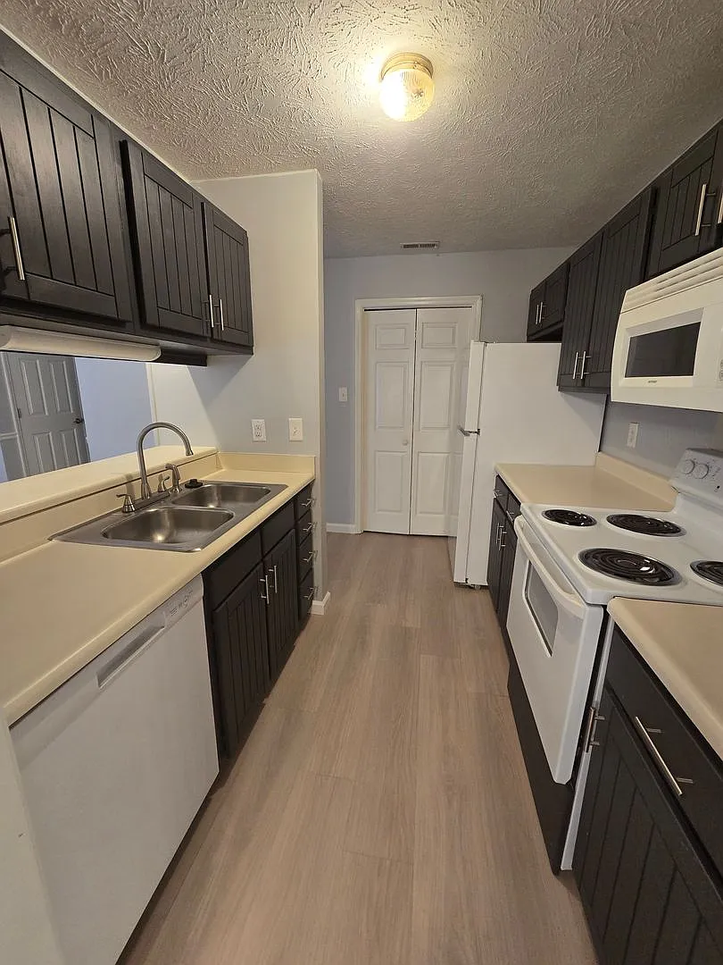 2700-3 Preston Woods - Preston Woods — Photo 4