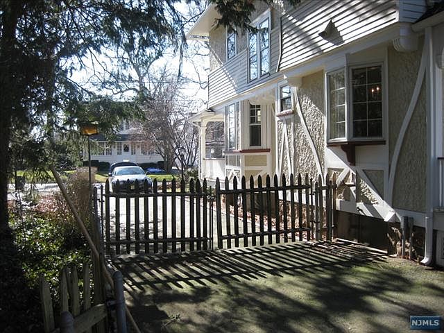 2nd image of 44 Chestnut St