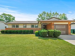 529 Germaine Ln, Elk Grove Village, IL 60007
