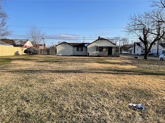 3rd image of 2400 Oneida Ave