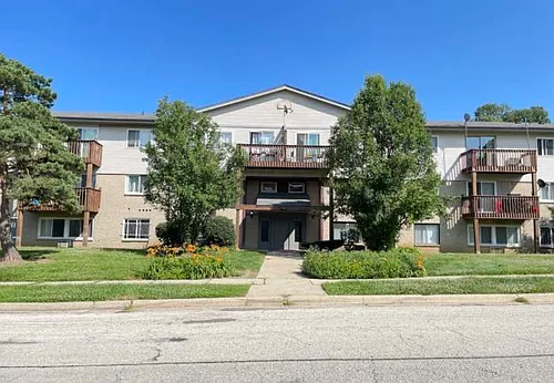 555 Deepwoods Dr #2E Photo 1 555 Deepwoods Dr #2E Photo 1