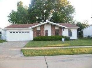 743 Watersedge Dr, Florissant, MO 63034