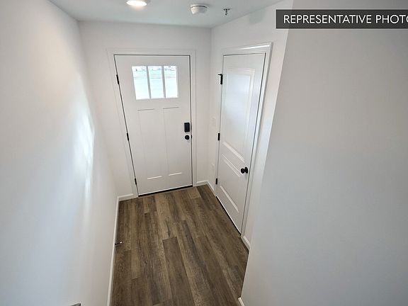 2nd image of 220 Lantern Ln