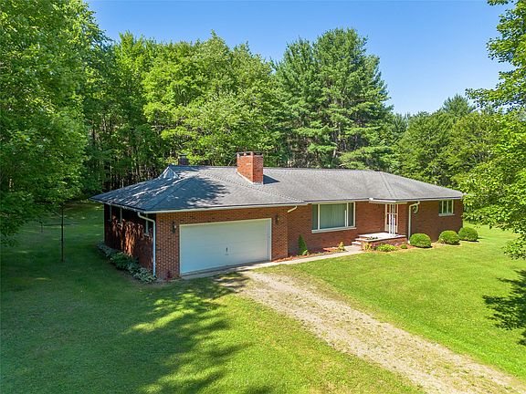 3rd image of 335 Woodhaven Dr