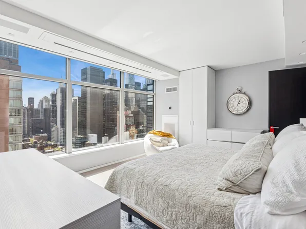 250 East 54th Street 28A image 3 of 14