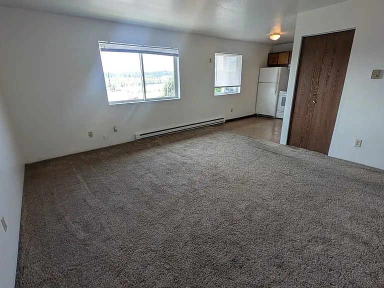 211-225 N Peterson Dr — Photo 44