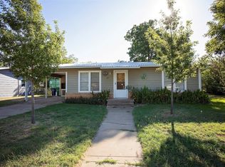 127 Gleese St, Graham, TX 76450