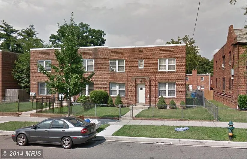 430 Mellon St SE photo 1