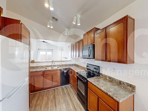 3rd image of 4797 E Silverbell Rd