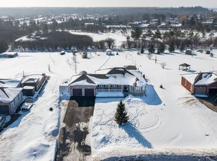 8 Hall St, Springwater, ON L0L 2K0