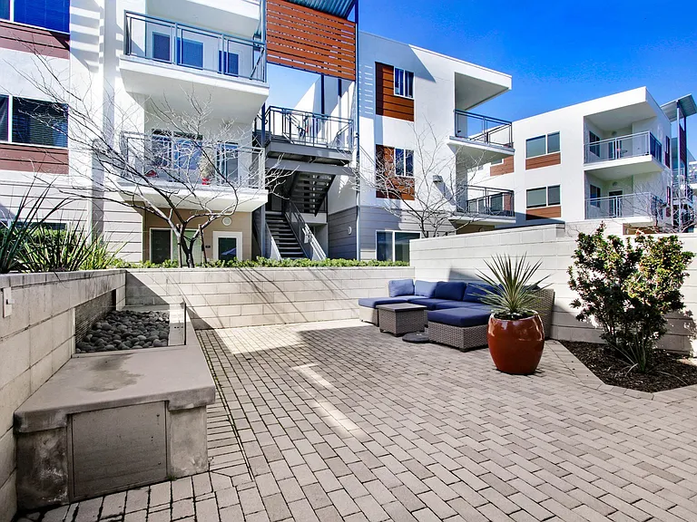 Citron Apartments — Photo 29