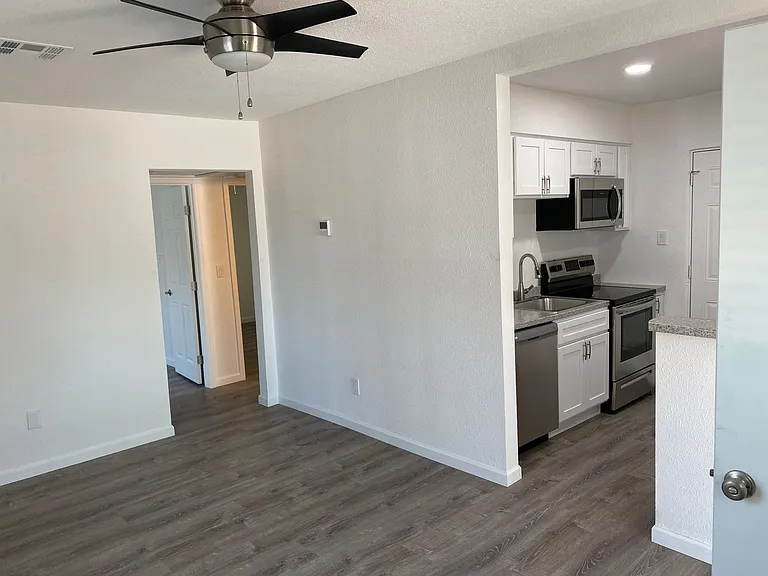 2425 W Turney Ave — Photo 6