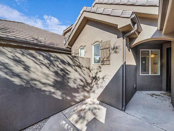 3rd image of 4165 E Torrey Pines Dr