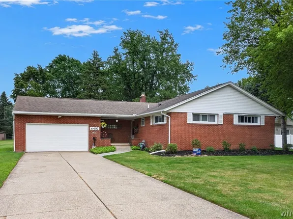4497 Gentwood Dr, Williamsville, NY 14221