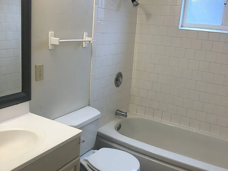 Bel- Air Apartments — Photo 9