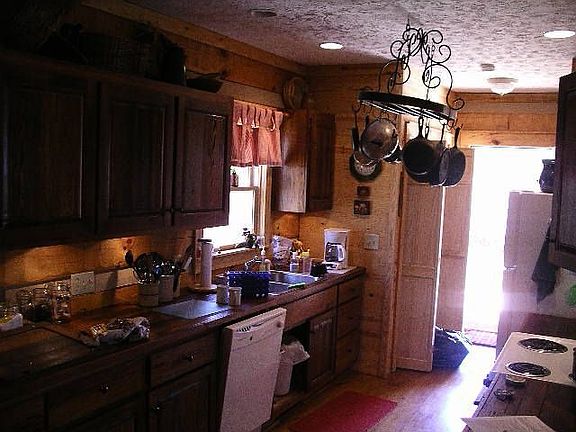 Kitchen w Heart Pine