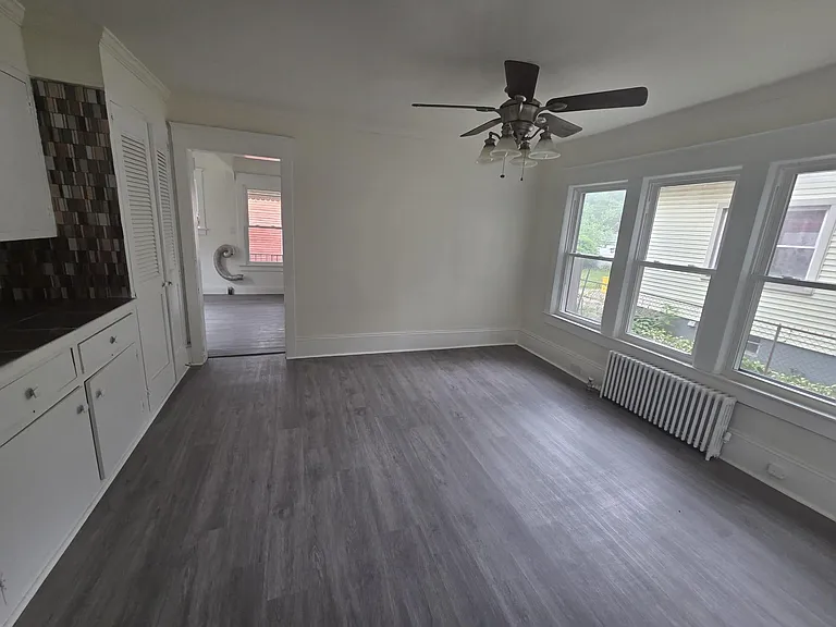 242 S Cook Ave — Photo 3