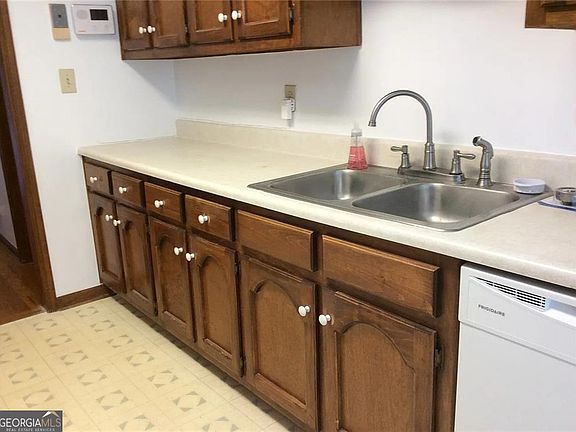 3rd image of 7090 Williamsburg Dr