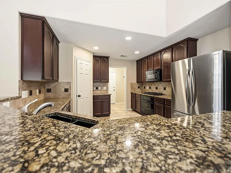 950 Firthwood Dr — Photo 4