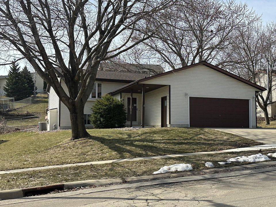 1st image of 4212 Valley Dr NW