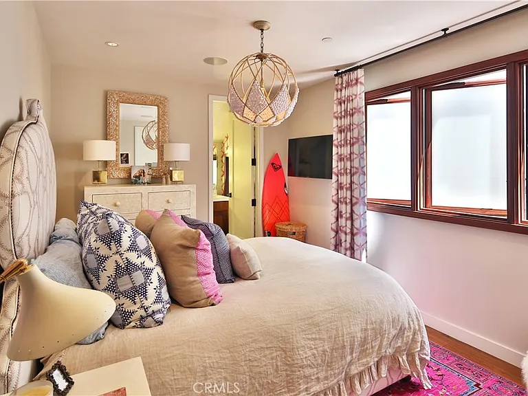 3124 The Strand — Photo 19
