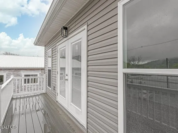 321 7th St, Lake City, TN 37769