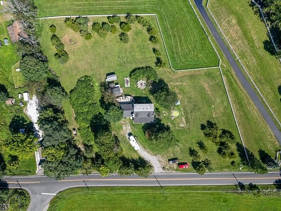 2nd image of 986 Fairview Lake Rd