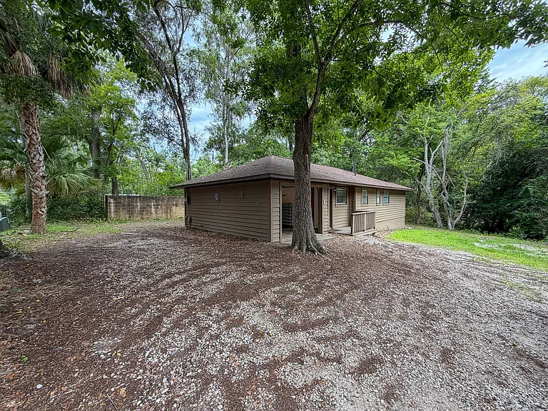 2260 W University Ave — Photo 21