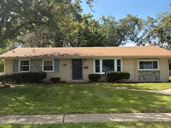 616 Grace Ln, Schaumburg, IL 60193