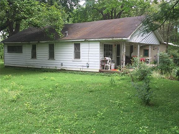 2nd image of 410 S Cunningham Ln