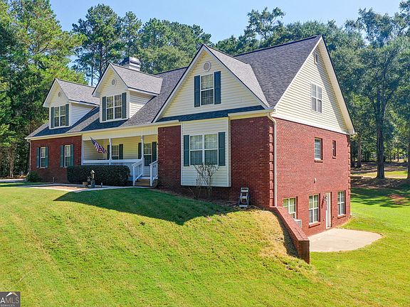3rd image of 12 Dry Pond Rd