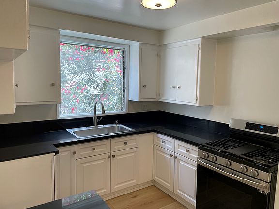 3rd image of 1122 S Clark Dr #3