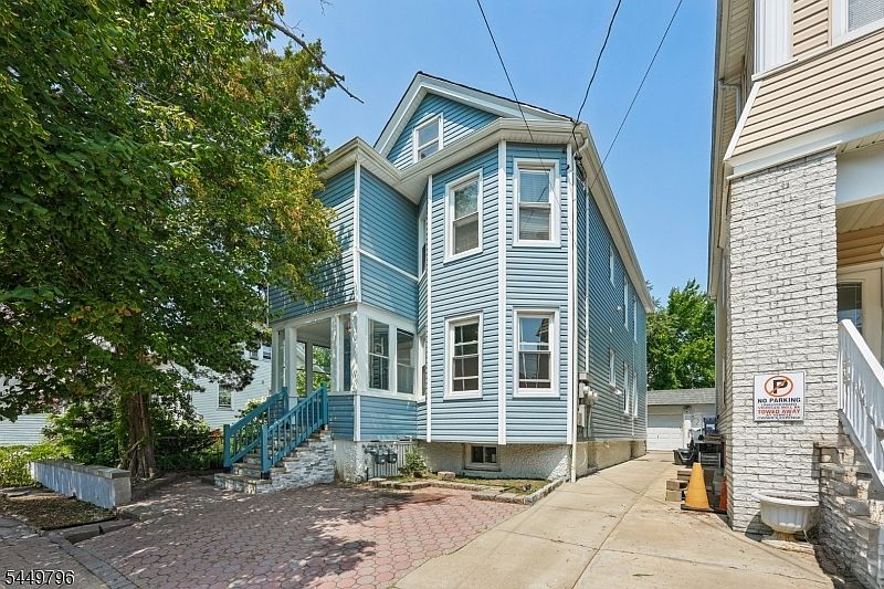 1st image of 155 Hayward Pl