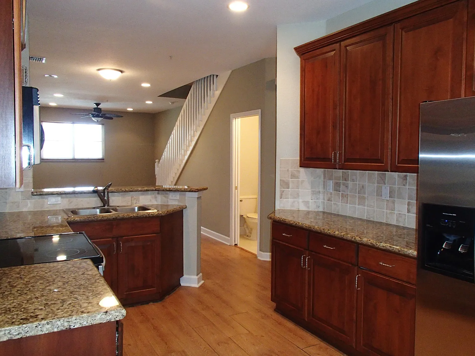2 bed, 2.5 bath, 1250 sqft, $2,300 — Photo 4
