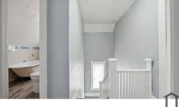 5th image of 923 Stillman St