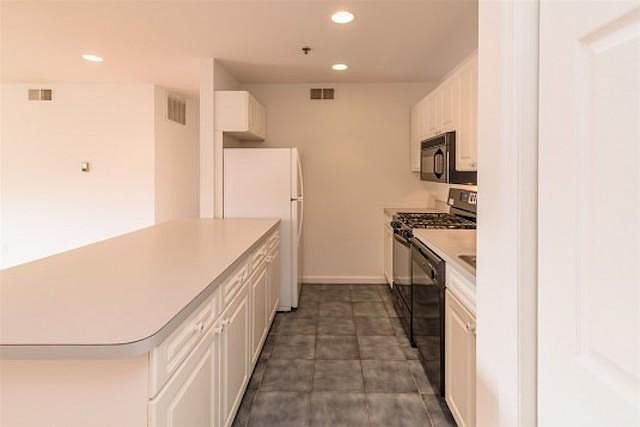 2nd image of 401 1st St