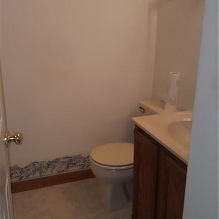 5th image of 131 Michaels Woods Dr